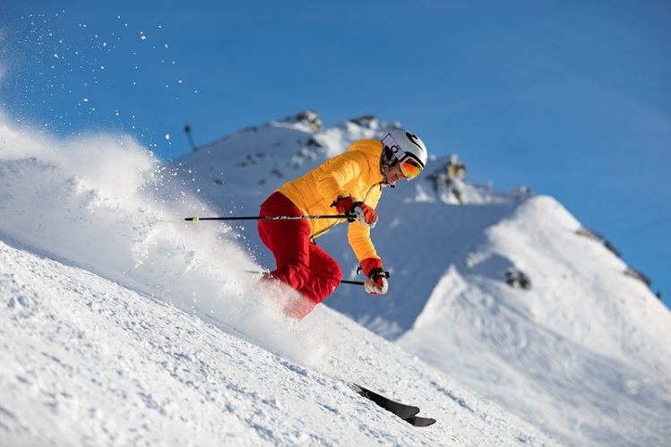 SG 04222 Man in Ski Wear