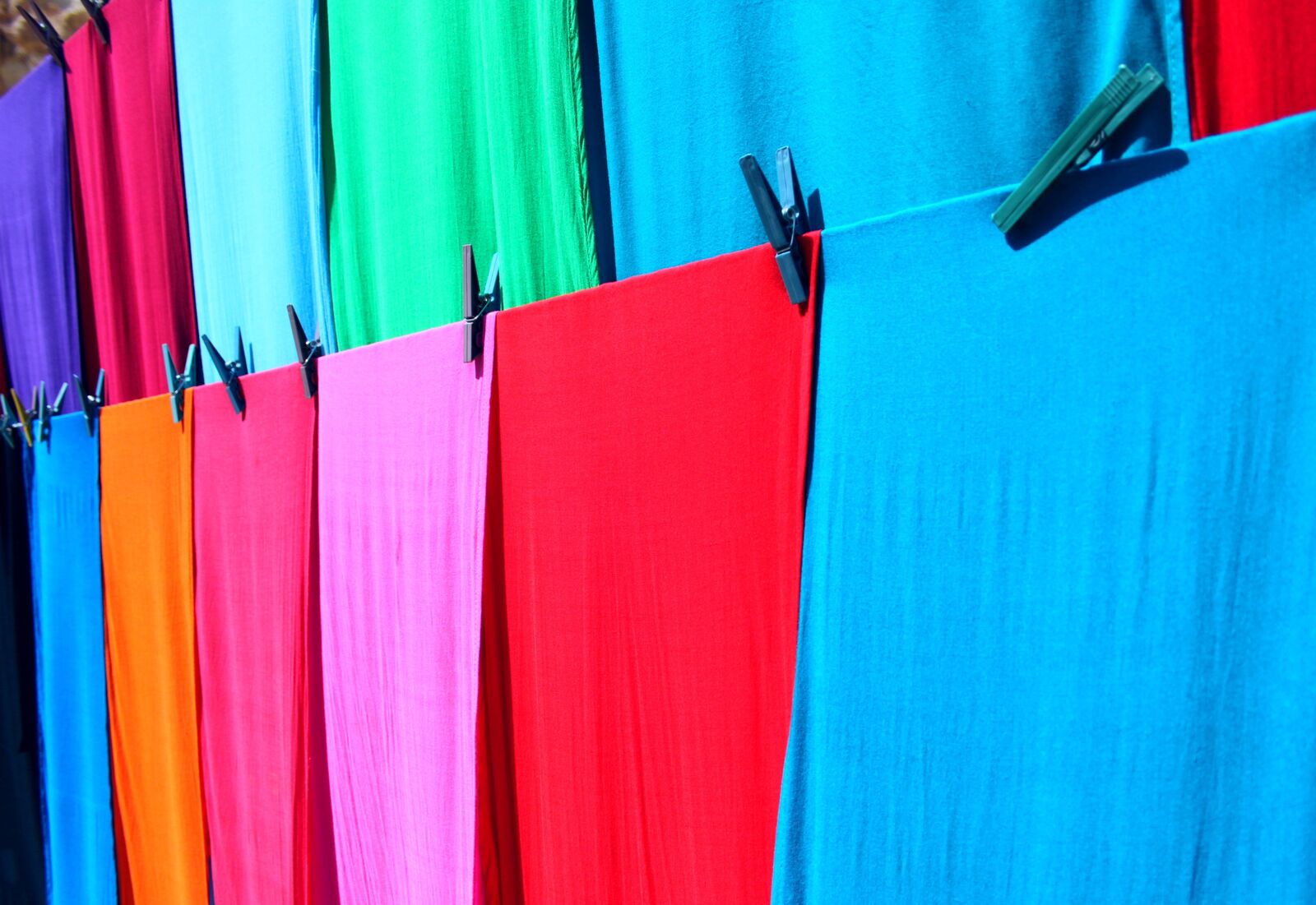 SG 04322 Assorted Colourful Linen Drying after Dye