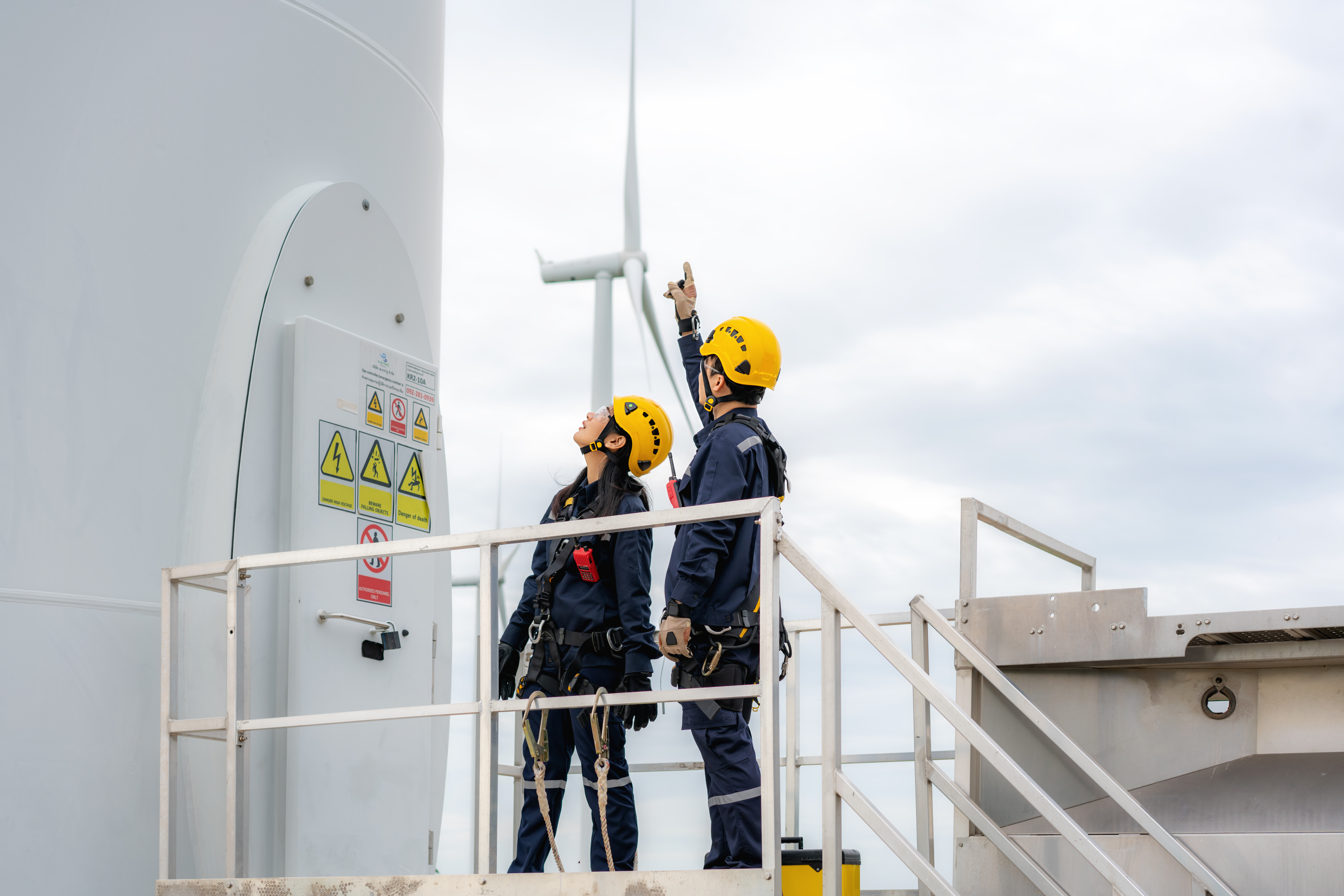 https://www.sgs.com/-/media/sgscorp/images/temporary/engineers-inspecting-a-wind-turbine-farm.cdn.en-CA.1.jpg